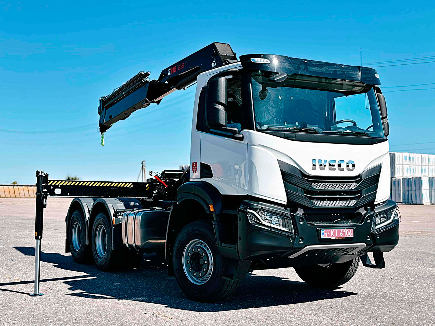 Тягач IVECO T-WAY з КМУ